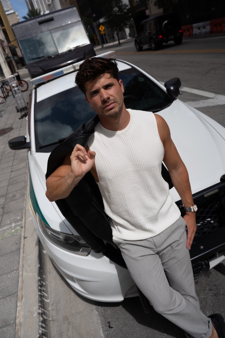 Tomas U., three-quarter portrait